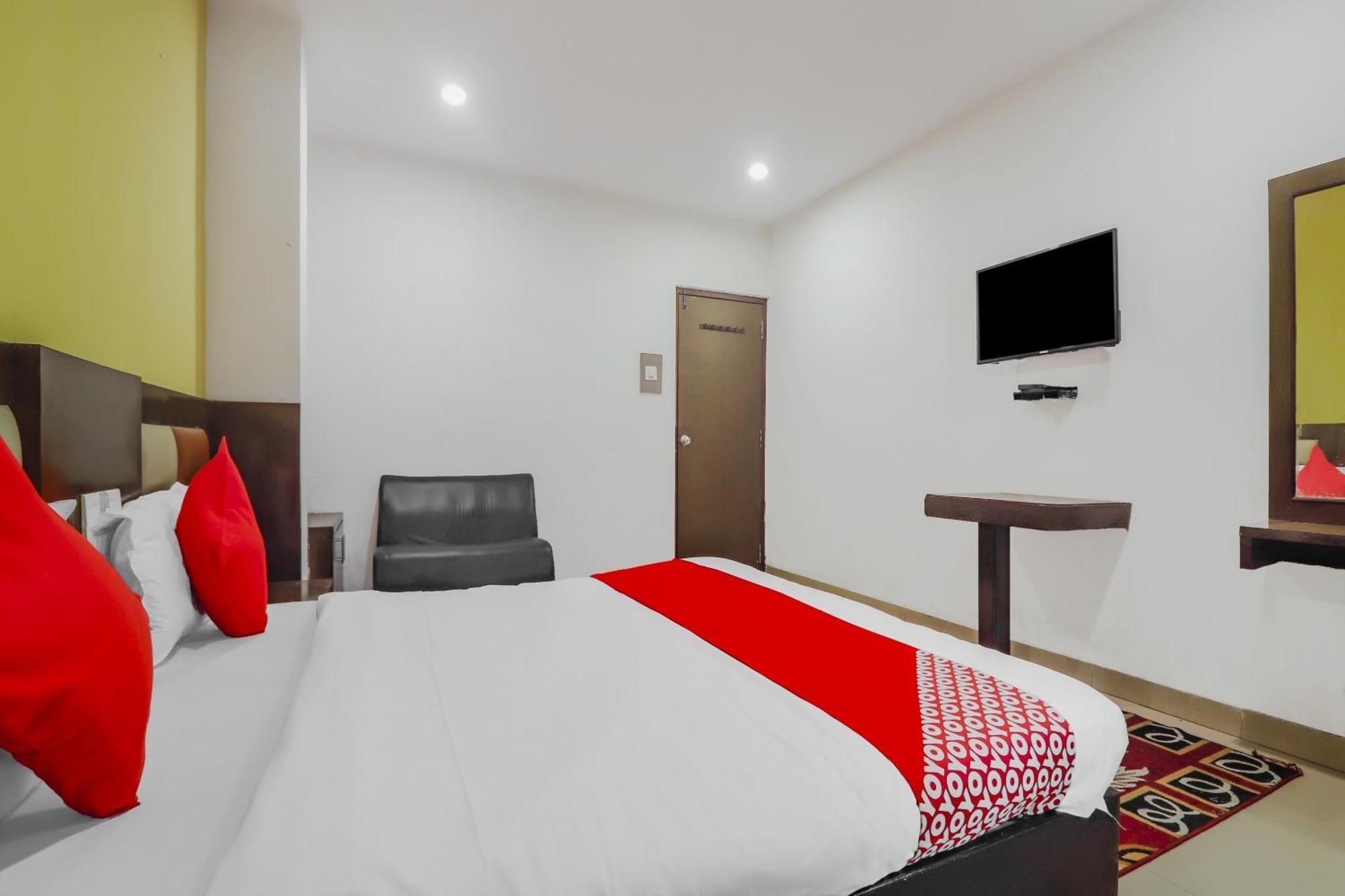 โอโย 74184 โฮเทล เมเรเดียน Hotel ไฮเดอราบัด ภายนอก รูปภาพ