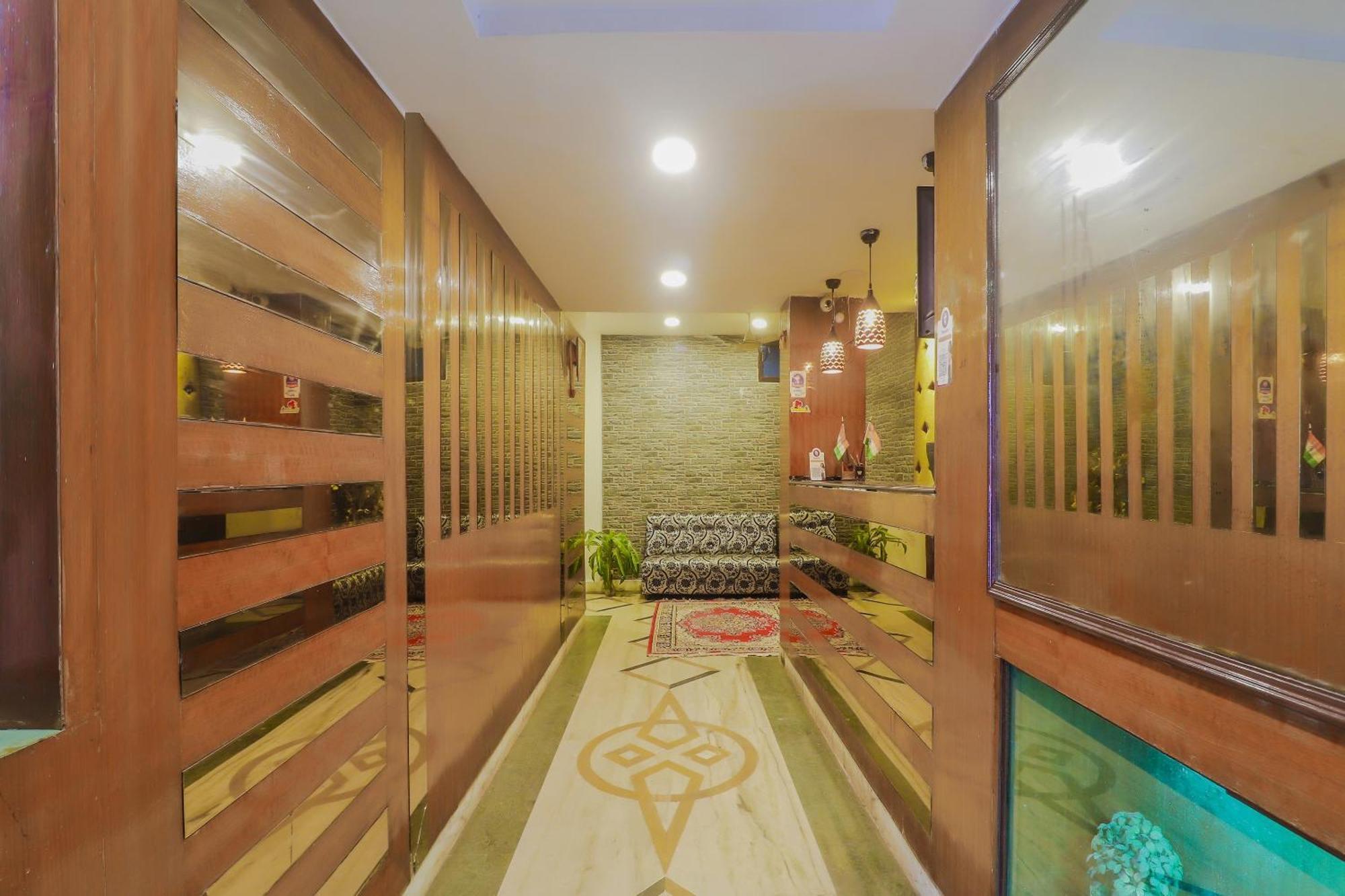 โอโย 74184 โฮเทล เมเรเดียน Hotel ไฮเดอราบัด ภายนอก รูปภาพ