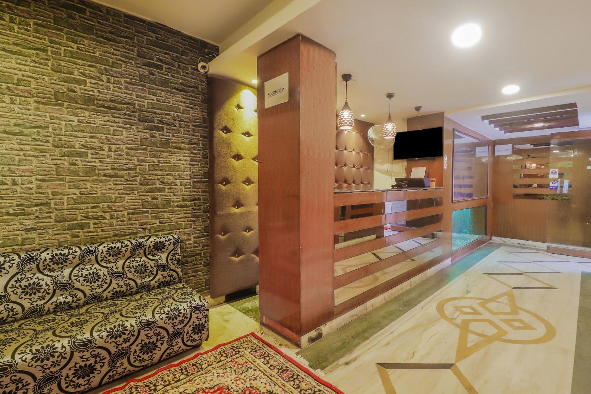 โอโย 74184 โฮเทล เมเรเดียน Hotel ไฮเดอราบัด ภายนอก รูปภาพ