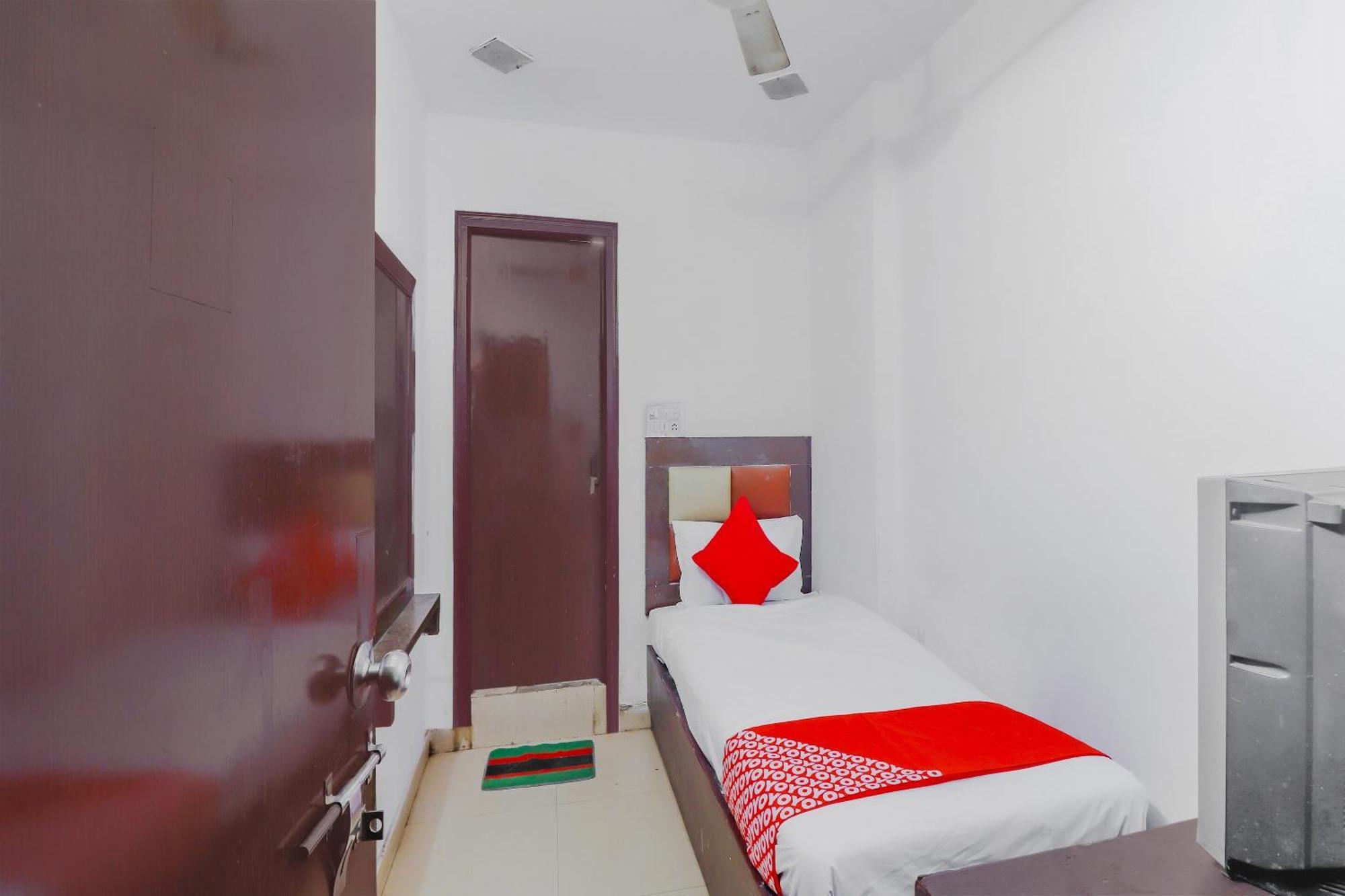 โอโย 74184 โฮเทล เมเรเดียน Hotel ไฮเดอราบัด ภายนอก รูปภาพ