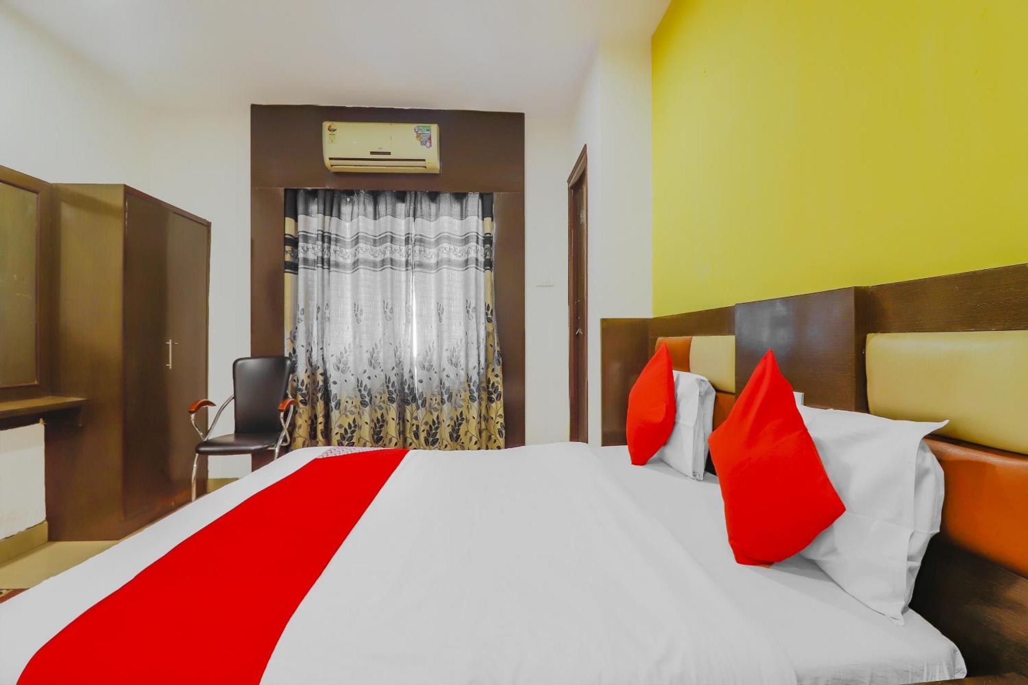 โอโย 74184 โฮเทล เมเรเดียน Hotel ไฮเดอราบัด ภายนอก รูปภาพ