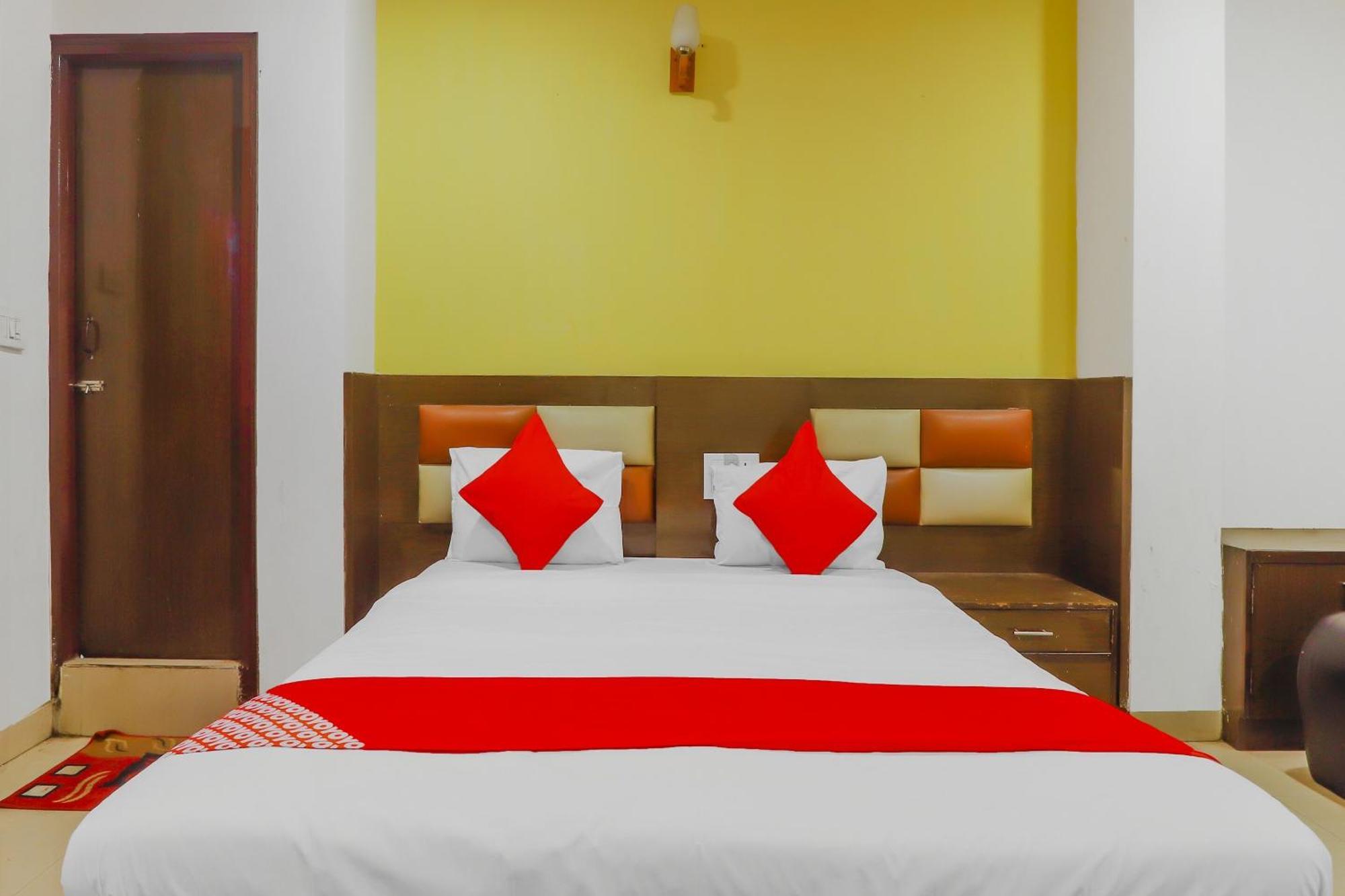 โอโย 74184 โฮเทล เมเรเดียน Hotel ไฮเดอราบัด ภายนอก รูปภาพ